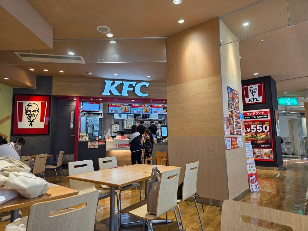 Sphera Franchise Group, unul dintre cei mai importanți jucători de pe piața de restaurante din România, anunță o nouă etapă de expansiune și modernizare pentru anul viitor