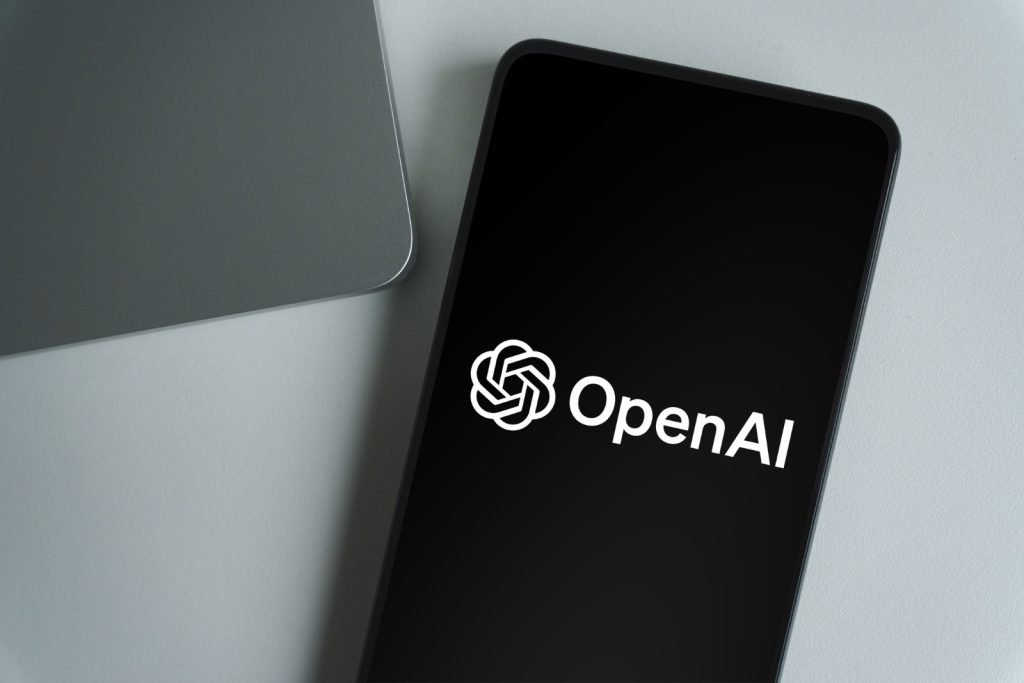 Britannica dă în judecată OpenAI pentru utilizarea ilegală a conținutului său în antrenarea modelelor de inteligență artificială O mișcare brutală și surprinzătoare în domeniul tehnologic s-a petrecut recent, când compania care deține iconicii enciclopedici Britannica și dicționarul Merriam-Webster a decis să introducă procesul legal împotriva OpenAI