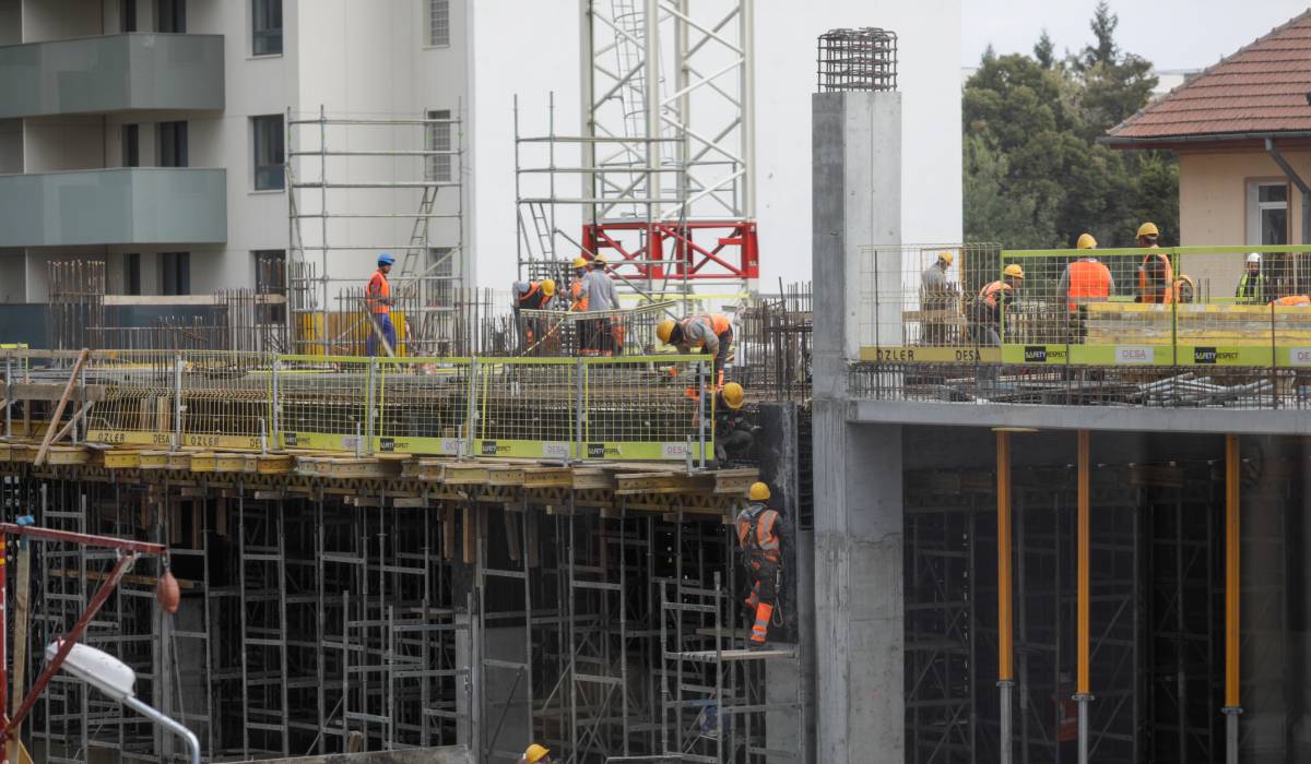 O treime dintre angajații din România câștigă mai puțin de 2.700 de lei net pe lună, iar peste jumătate se confruntă cu venituri sub 4.100 de lei, conform unui raport recent al Confederației Patronale Concordia