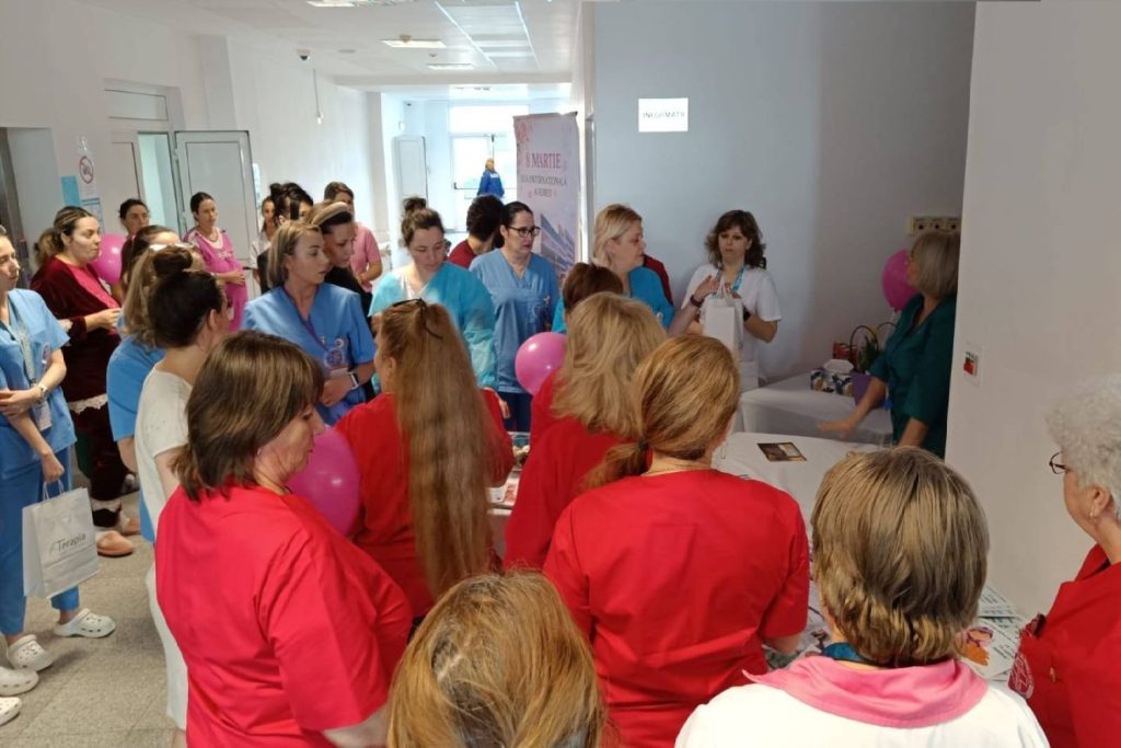 Ziua Internațională a Femeii, marcată cu suflet și recunoaștere la Maternitatea Buzău În pragul celei mai delicate și pline de semnificație zile din an, Maternitatea Buzău a transformat miercuri, 4 martie, ceremonia de celebrare a Zilei Internaționale a Femeii într-un omagiu adus femeii în cel mai profund mod