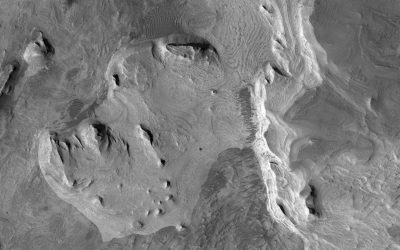 O structură misterioasă pe Marte: piramidă naturală sau formă de eroziune? Ceața de mister în jurul Planetei Roșii rămâne tot mai fragedă, odată cu descoperirile care sugerează prezența unor forme structurale neobișnuite