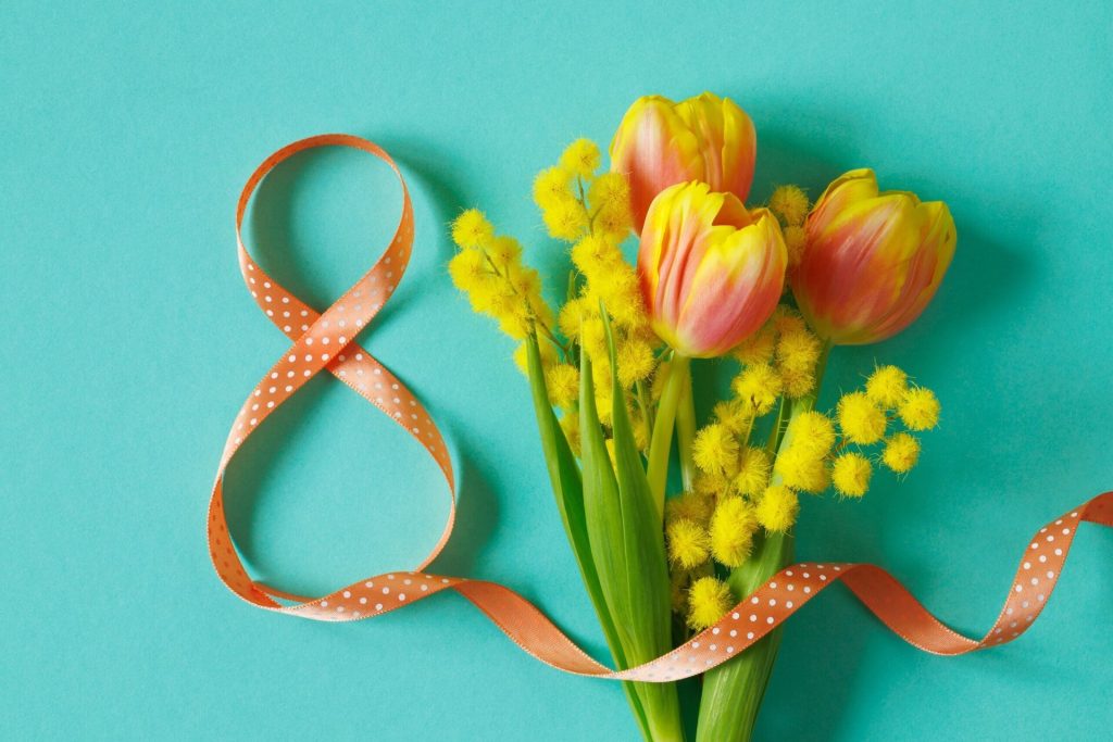 Ziua Internațională a Femeii, celebrată anual pe 8 martie, nu este doar o ocazie de a oferi flori și urări, ci și un moment de reflecție asupra luptei și progreselor realizate de-a lungul secolului XX pentru drepturile femeilor