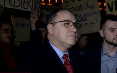 Ministrul Educației a vizitat studenții protestatari din Piața Victoriei, criticat pentru reducerea burselor