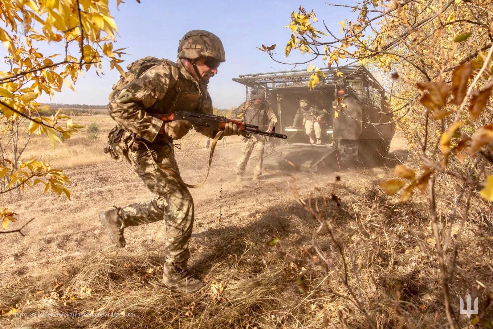 Armata rusă a lansat o ofensivă amplă în estul Ucrainei, marcând o escaladare semnificativă a conflictului în regiunea de front, în timp ce tensiunile internaționale se intensifică din cauza situației din Orientul Mijlociu