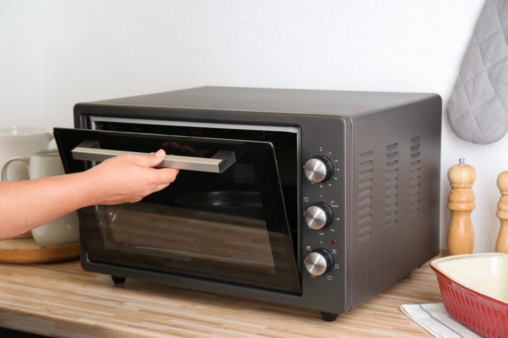 Metode eficiente de curățare a mini-cuptoarelor electrice