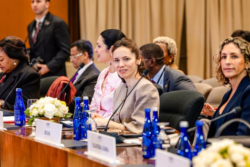 Summitul pentru educație digitală de la Casa Albă a adus în prim-plan angajamentul liderilor globali de a găsi soluții pentru o tranziție sigură și responsablă în era tehnologiei și a inteligenței artificiale