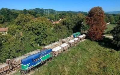 Mocănița istorică a Vâlcii, odinioară un simbol al activităților industriale din zonă, s-ar putea transforma în atracție turistică, în special pe segmentul feroviar dintre Frânceşti și Bistriţa