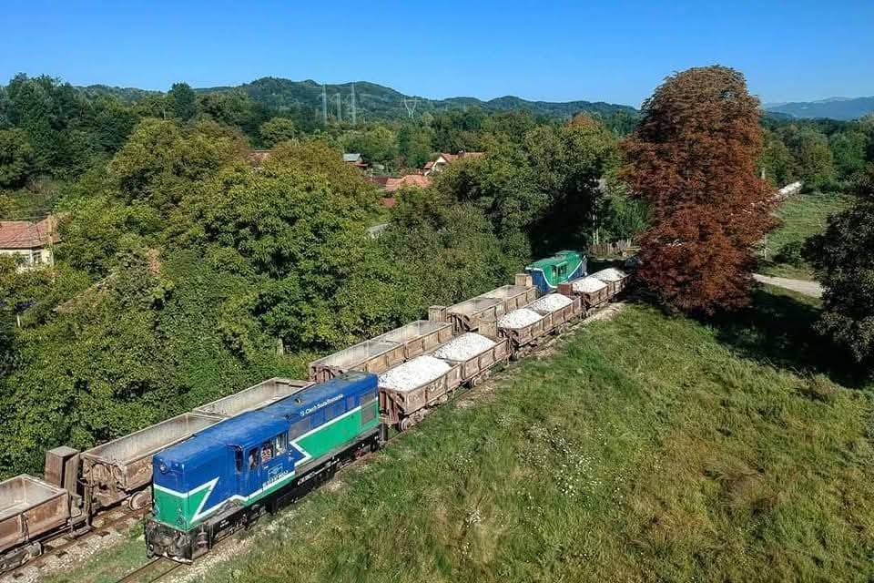 Mocănița istorică a Vâlcii, odinioară un simbol al activităților industriale din zonă, s-ar putea transforma în atracție turistică, în special pe segmentul feroviar dintre Frânceşti și Bistriţa