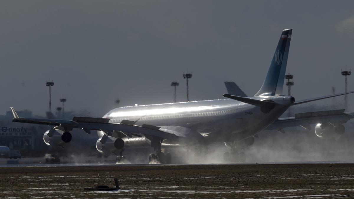 Mojtaba Khamenei, noul lider suprem al Iranului, s-a aflat în centrul unor speculații intens răspândite pe scena internațională, după ce s-a dezvăluit că acesta ar fi fost operat de urgență la Moscova și se află în prezent sub îngrijiri medicale într-o clinică din capitala rusă, frecventată de președintele Vladimir Putin