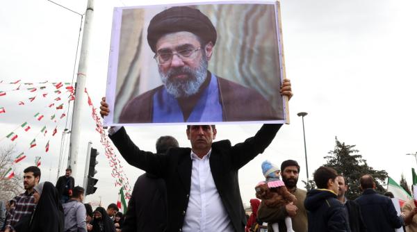Fiul liderului suprem al Iranului, Mojtaba Khamenei, a fost rănit într-un incident violent ce a avut loc chiar înainte de reuniunea crucială pentru desemnarea noului ayatollah