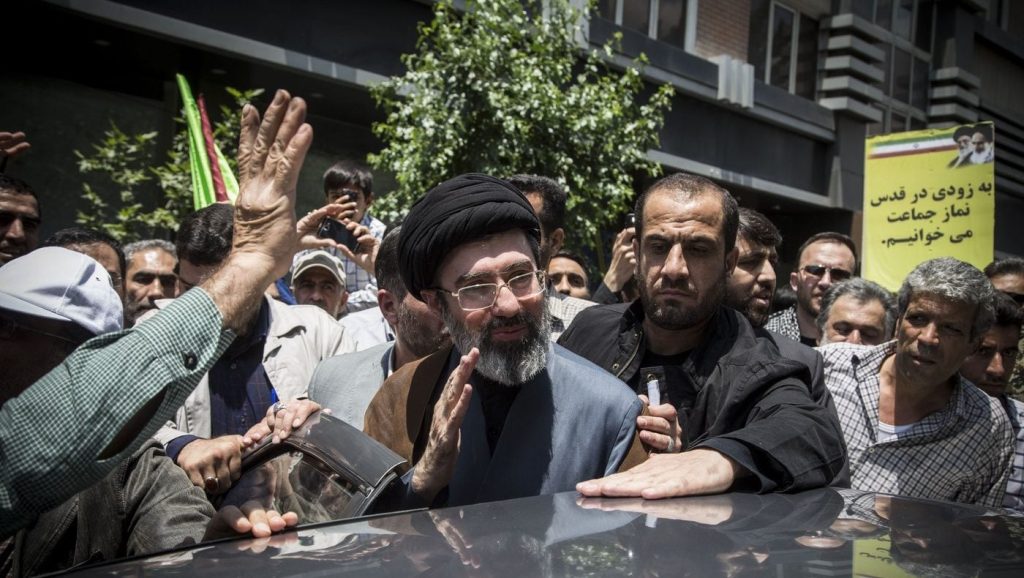 Iranul anunță numirea unui nou ghid suprem în condiții de tensiuni și incertitudini crescute Noul conducător suprem al Iranului, Mojtaba Khamenei, a fost oficial desemnat de către Adunarea Experților, după moartea tatălui său, ayatollahul Ali Khamenei, în urma unor atacuri aeriene americano-israeliene