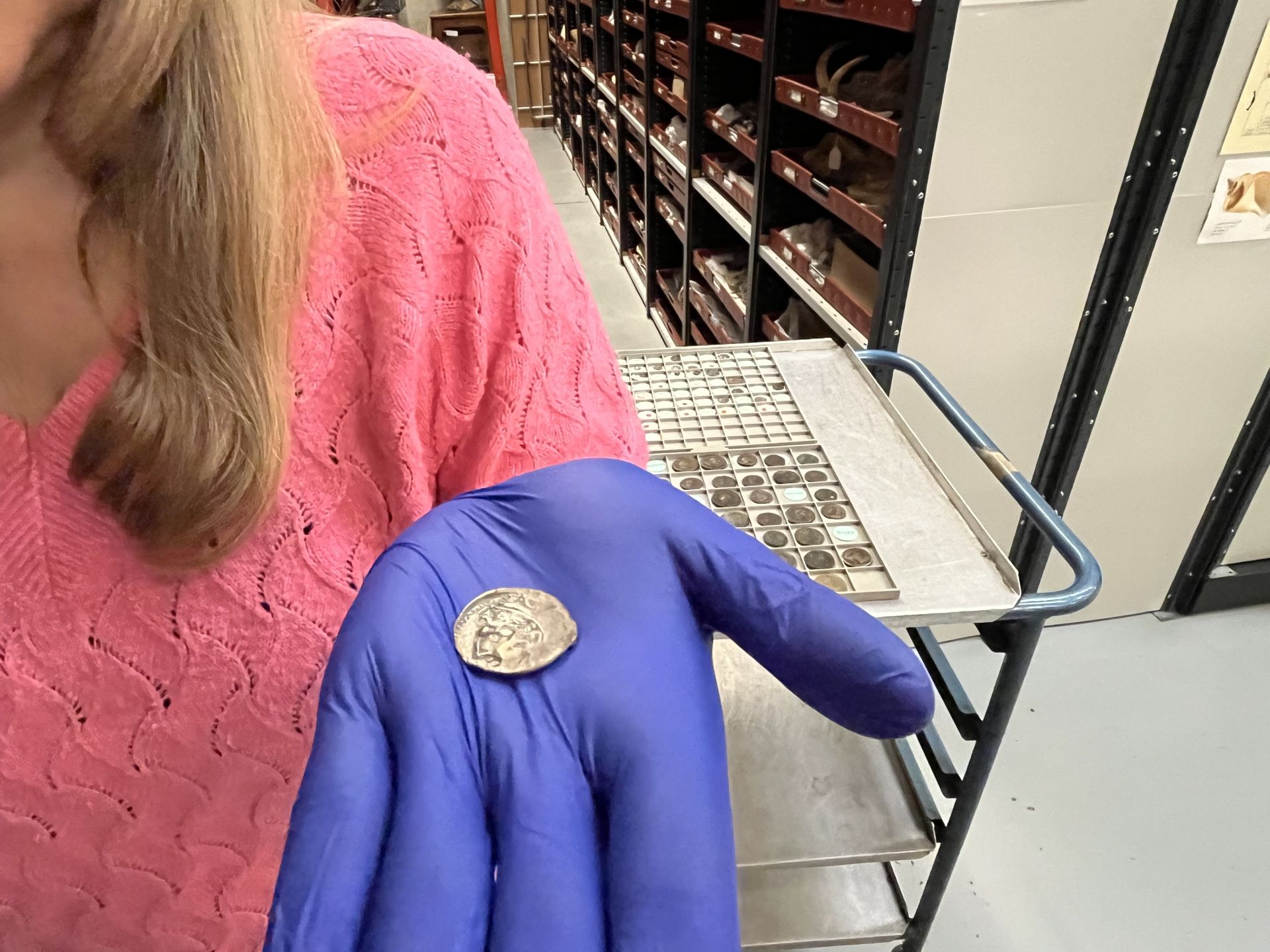 Monedă feniciană de 2.000 de ani, descoperită în portofelul unui șofer de autobuz din Anglia