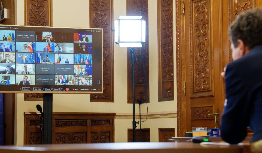 Președintele României, Nicușor Dan, participă la discuții europene despre criza energetică cauzată de tensiunile din Orientul Mijlociu Președintele României, Nicușor Dan, a participat marți la o reuniune virtuală cu liderii europeni, focusată pe criza prețurilor la energie și pe măsurile urgente necesare pentru a stabiliza piața energetică