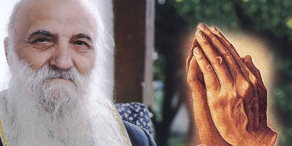 Părintele Ilarion Argatu, un duhovnic emblematic al ortodoxiei românești, a rămas în memoria credincioșilor nu doar pentru înțelepciunea sa spirituală, ci și pentru atitudinea deschisă față de fenomenele neobișnuite ale lumii spirituale, precum și pentru avertismentele referitoare la pericolul vrăjitoriei