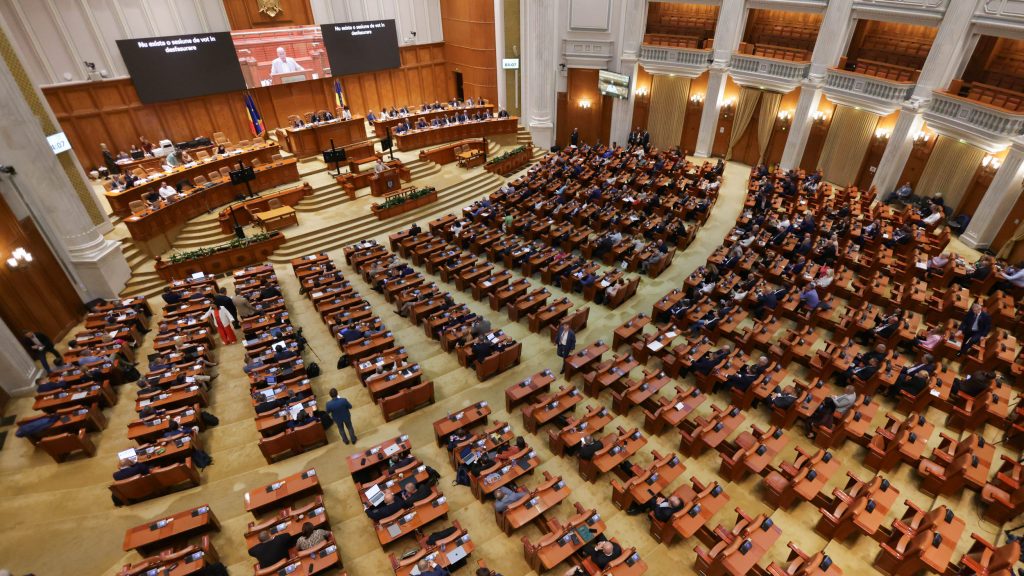 Guvernul Bolojan își asumă un buget cu provocări majore pentru 2026, mizând pe un deficit de 6,2% din PIB și investind peste 163 de miliarde de lei în proiecte strategice