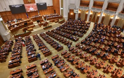 Guvernul Bolojan își asumă un buget cu provocări majore pentru 2026, mizând pe un deficit de 6,2% din PIB și investind peste 163 de miliarde de lei în proiecte strategice