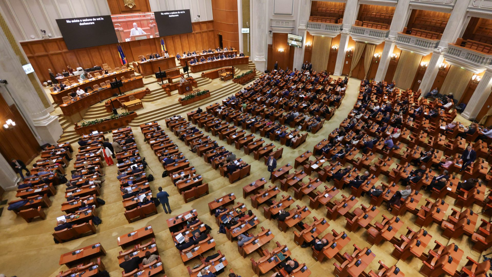 Guvernul Bolojan își asumă un buget cu provocări majore pentru 2026, mizând pe un deficit de 6,2% din PIB și investind peste 163 de miliarde de lei în proiecte strategice