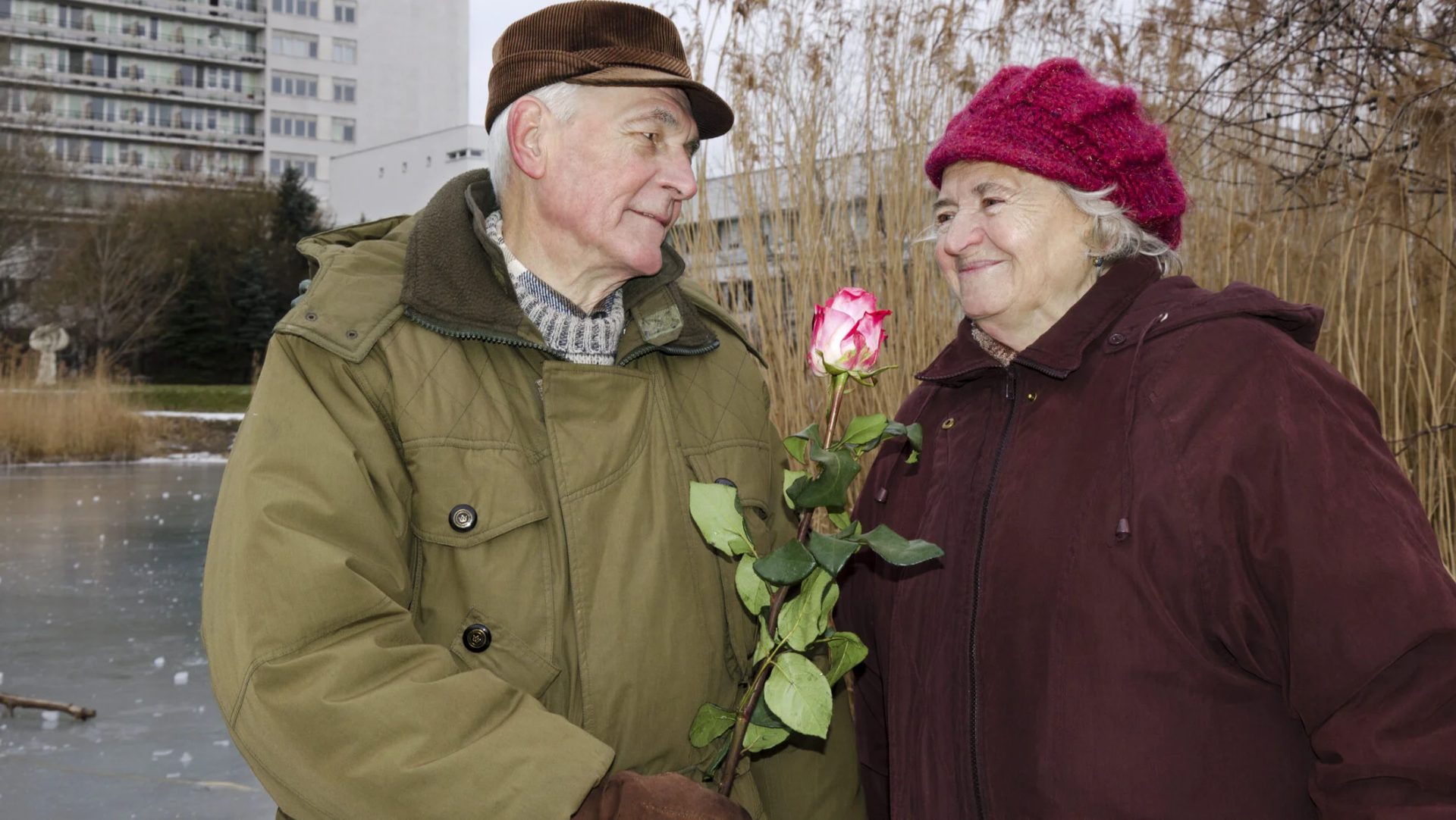 Poșta Română va asigura până la jumătatea lunii aprilie distribuirea pensiilor pentru beneficiarii sistemului public, o veste importantă pentru milioane de pensionari care depind de această sursă de venit pentru a-și asigura traiul zilnic