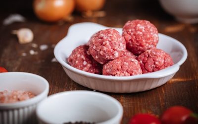 Secretul gospodinelor pentru perișoarele perfecte în ciorbă: trucul de a le păstra pufoase și aspectuoase O mâncare tradițională românească, ciorba de perișoare, rămâne mereu un preferat pe mesele românilor, evocând gusturile copilăriei și atmosfera familiei