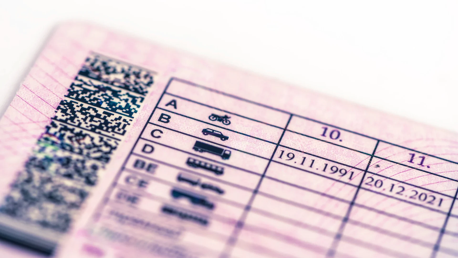 Autoritățile române impun reguli tot mai stricte pentru suspendarea și recuperarea permisului de conducere, într-un efort de a intensifica disciplina rutieră și de a reduce numărul de șoferi nerecuperați în mod corespunzător