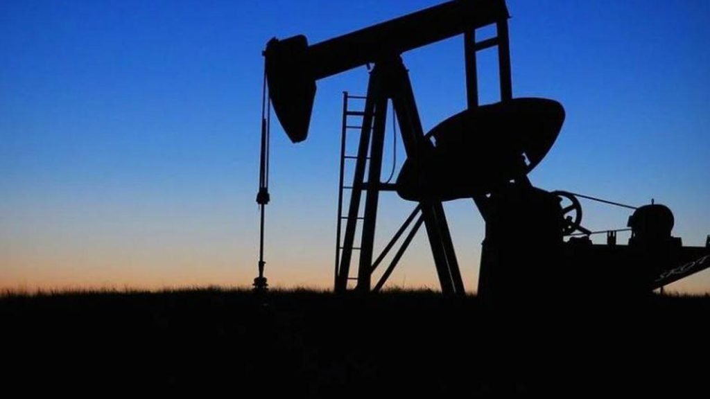 Tensiunile tot mai accentuate din Orientul Mijlociu au împins joi prețurile petrolului la niveluri nemaiatinse de câțiva ani, alimentând temeri globale privind securitatea aprovizionării cu energie