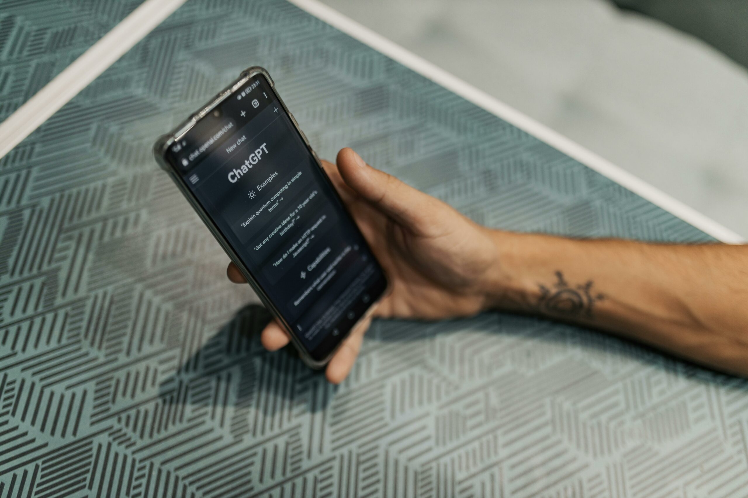 Risc major descoperit în inteligența artificială: chatboti, vulnerabili la manipulare și utilizare în planificarea actelor violente Un raport recent, realizat de Consiliul pentru Cercetarea și Dezvoltarea Comportamentelor asupra Diviziunilor Istoriei (CCDH), scoate la iveală riscurile grave pe care le reprezintă inteligența artificială în contextul actual