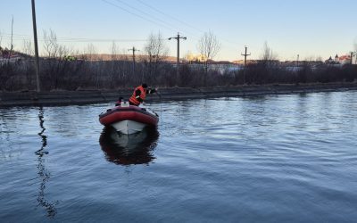 Tragedie pe râul Bistrița: un tânăr de 18 ani a dispărut în apele canalului de fugă, momente de tensiune pentru autorități O alertă deosebit de gravă a zguduit astăzi zona din apropierea Barajului Reconstrucția, în județul Neamț, atunci când un tânăr de 18 ani a dispărut în canalul de fugă al râului Bistrița