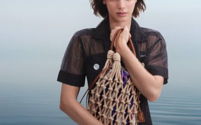 Prada devine un jucător major în sectorul modei de lux odată cu preluarea Versace, o mutare strategică ce marchează un punct de cotitură în peisajul fashion italian și internațional