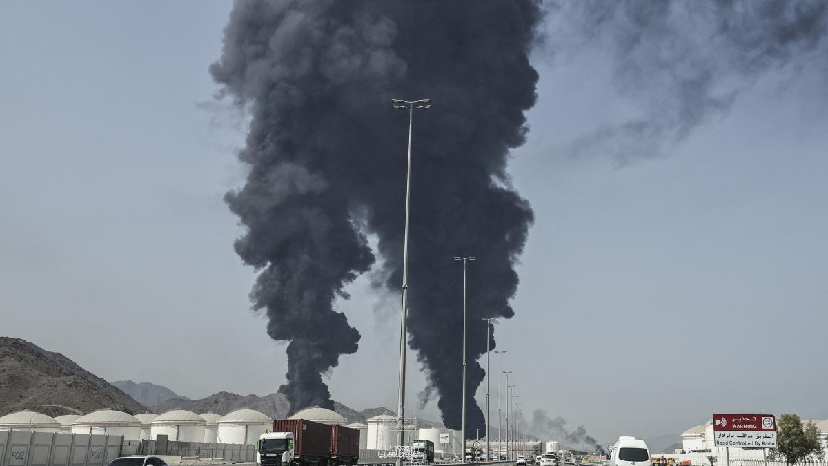 Trump solicită China să intervină pentru deblocarea Strâmtorii Ormuz; Iranul atacă un port important din Emiratele Arabe Unite