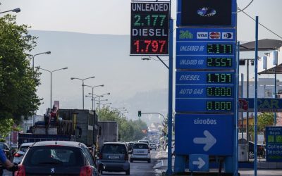 Guvernul Greciei a anunțat miercuri măsuri menite să stabilească plafonarea marjelor de profit pentru carburanți și produse de pe rafturile supermarketurilor, ca răspuns la creșterea explozivă a prețurilor, generată de tensiunile internaționale legate de războiul din Orientul Mijlociu