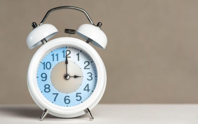 Schimbarea orei de primăvară, o dată cu trecerea la ora de vară, reușește întotdeauna să stârnească discuții despre avantajele și dezavantajele acestei adaptări anuale