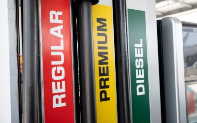 Mulți șoferi ignoră acest detaliu esențial la alimentare