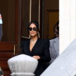 Kim Kardashian vinde hainele din serial pentru a sprijini accesul femeilor la justiție