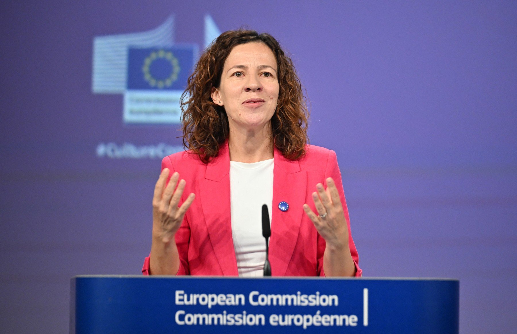 Inteligența artificială redimensionează fundamental peisajul educației în Europa, forțând cadrele didactice să se adapteze noilor realități tehnologice și etice