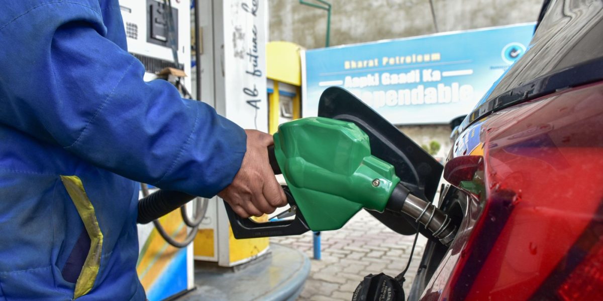 Petrolul depășește 100 de dolari, Iranul avertizează: va ajunge la 200
