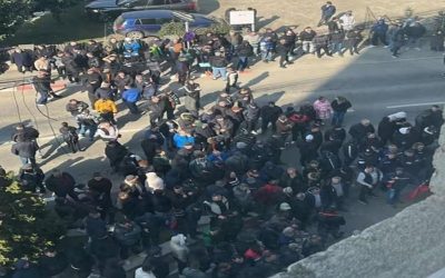 Protest de amploare la Târgu Jiu: minerii și energeticienii din Complexul Energetic Oltenia ies în stradă după decizia de a nu mai prelungi contractele temporare Zeci de sute de angajați ai Complexului Energetic Oltenia (CEO) au ieșit miercuri în stradă, în fața sediului din Târgu Jiu, pentru a-și exprima nemulțumirea față de decizia managementului de a nu mai prelungi contractele de muncă pe perioadă determinată pentru aproape 1.500 dintre ei