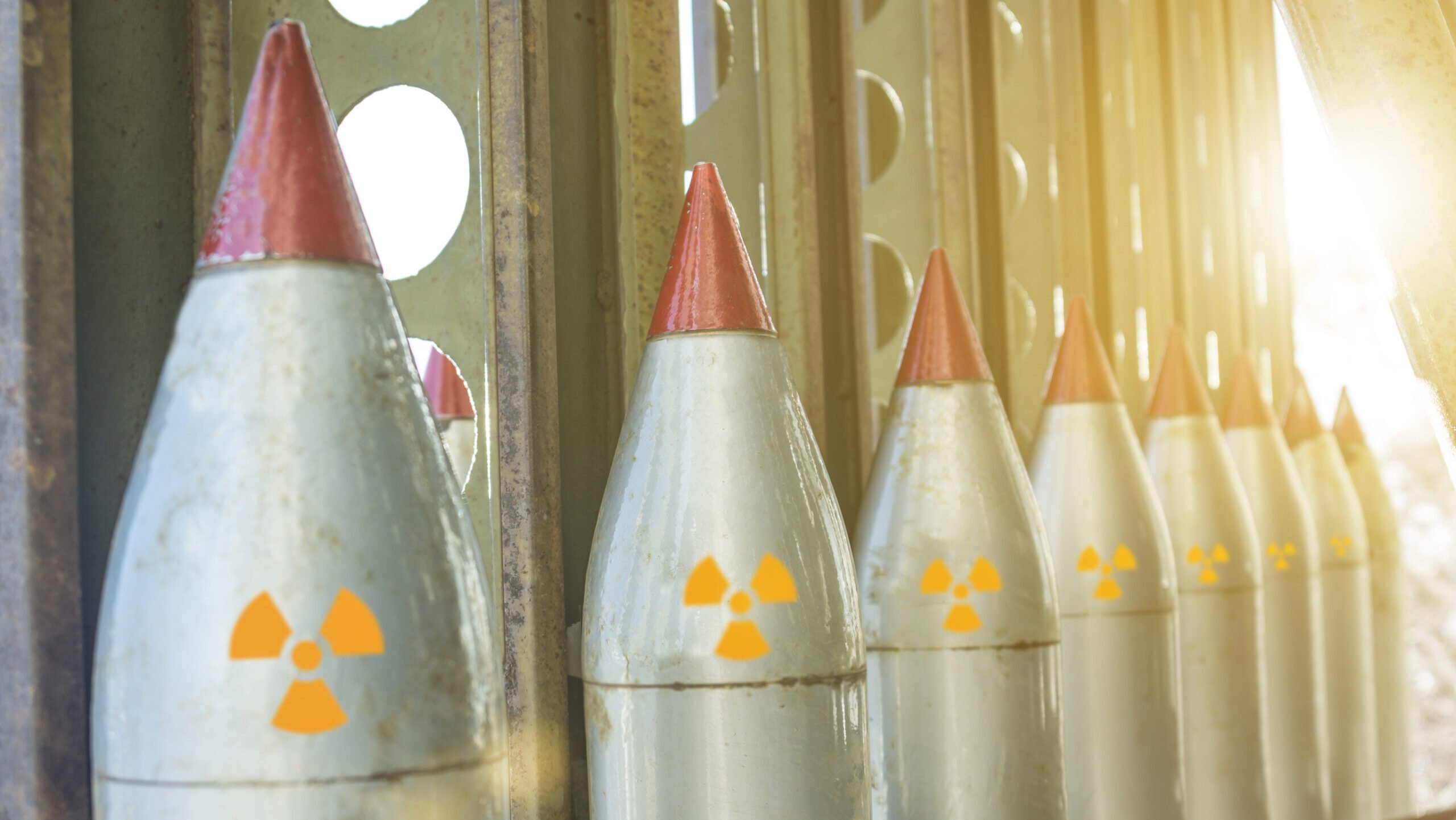 România analizează oportunitatea de a adera la umbrela nucleară franceză, un pas strategic care devine tot mai relevant în contextul noii doctrine de securitate anunțate de președintele Emmanuel Macron, în care Franța își reafirmă angajamentul de a juca un rol mai activ în securitatea europeană