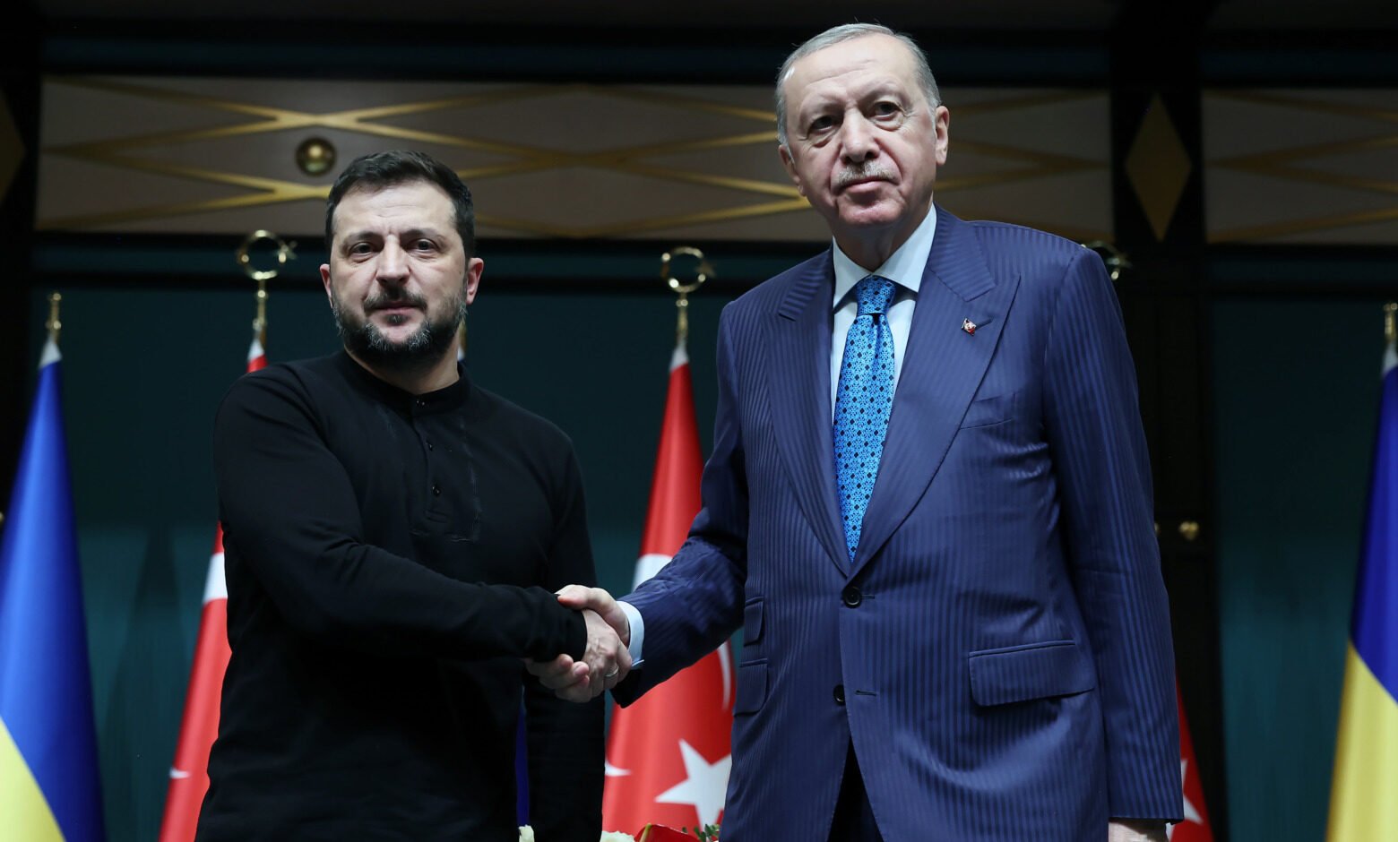 Erdogan solicită continuarea negocierilor de pace în Ucraina, în timp ce Orientul Mijlociu continuă să se confrunte cu conflicte sângeroase Președintele Turciei, Recep Tayyip Erdogan, a transmis un mesaj important privind eforturile de mediere în criza ucraineană, afirmând că deși Tabloul din Orientul Mijlociu este marcat de conflicte și instabilitate, acestea nu trebuie să împiedice negocierile pentru pace în Ucraina