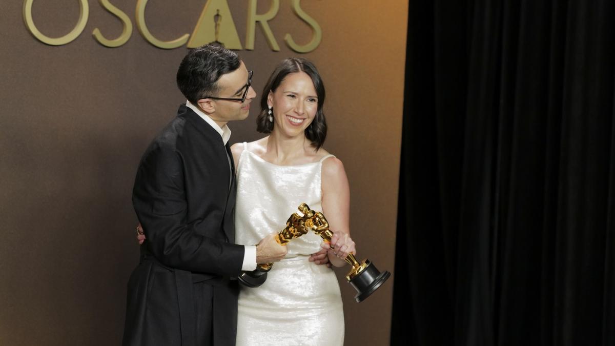 România are un reprezentant de seamă în lumea cinematografiei mondiale: regizoarea de origine română Natalie Musteață a câștigat premiul Oscar pentru cel mai bun documentar live-action, o realizare care a adus bucurie și mândrie atât în țară, cât și în comunitatea internațională a cineaștilor