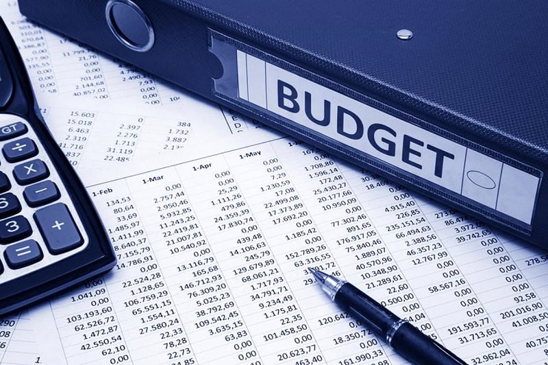 Deficitul bugetar de 0,7% din PIB, în scădere față de anul trecut, datorită creșterii veniturilor fiscale și limitării cheltuielilor