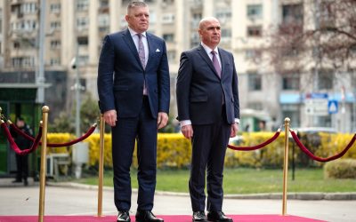 Premierul Slovaciei, Robert Fico, aflat într-o vizită oficială la București, a accentuat intenția de consolidare a parteneriatului bilateral în domeniile apărării, energiei și culturii, evidențiind importanța cooperării în contextul securității regionale și al provocărilor energetice din Europa