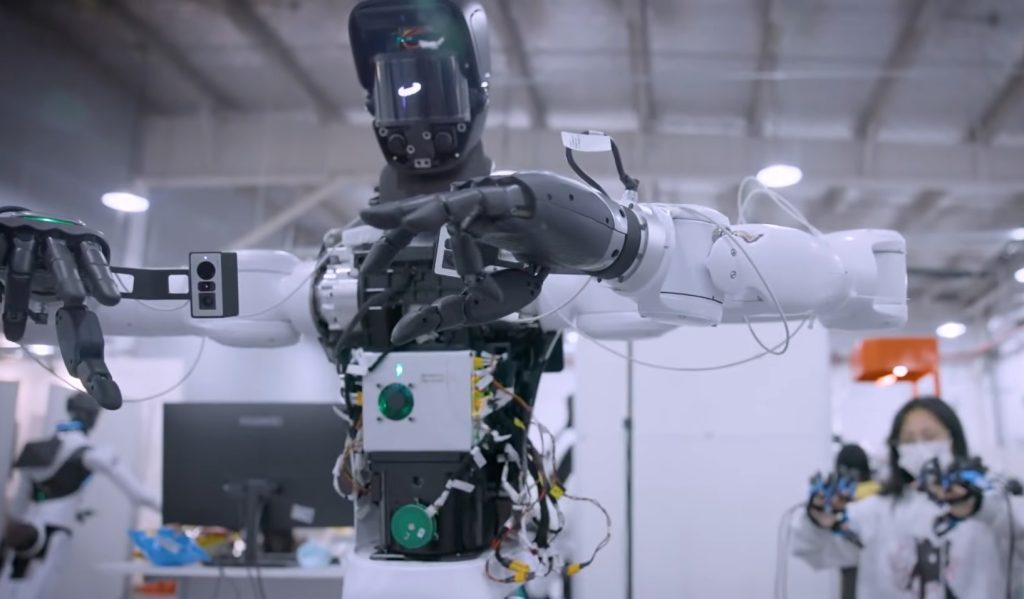 Roboți umanoizi antrenați în China într-o „școală de roboți”