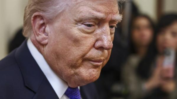 Roşeața de pe gâtul lui Trump, comentată online; Casa Albă răspunde (FOTO)