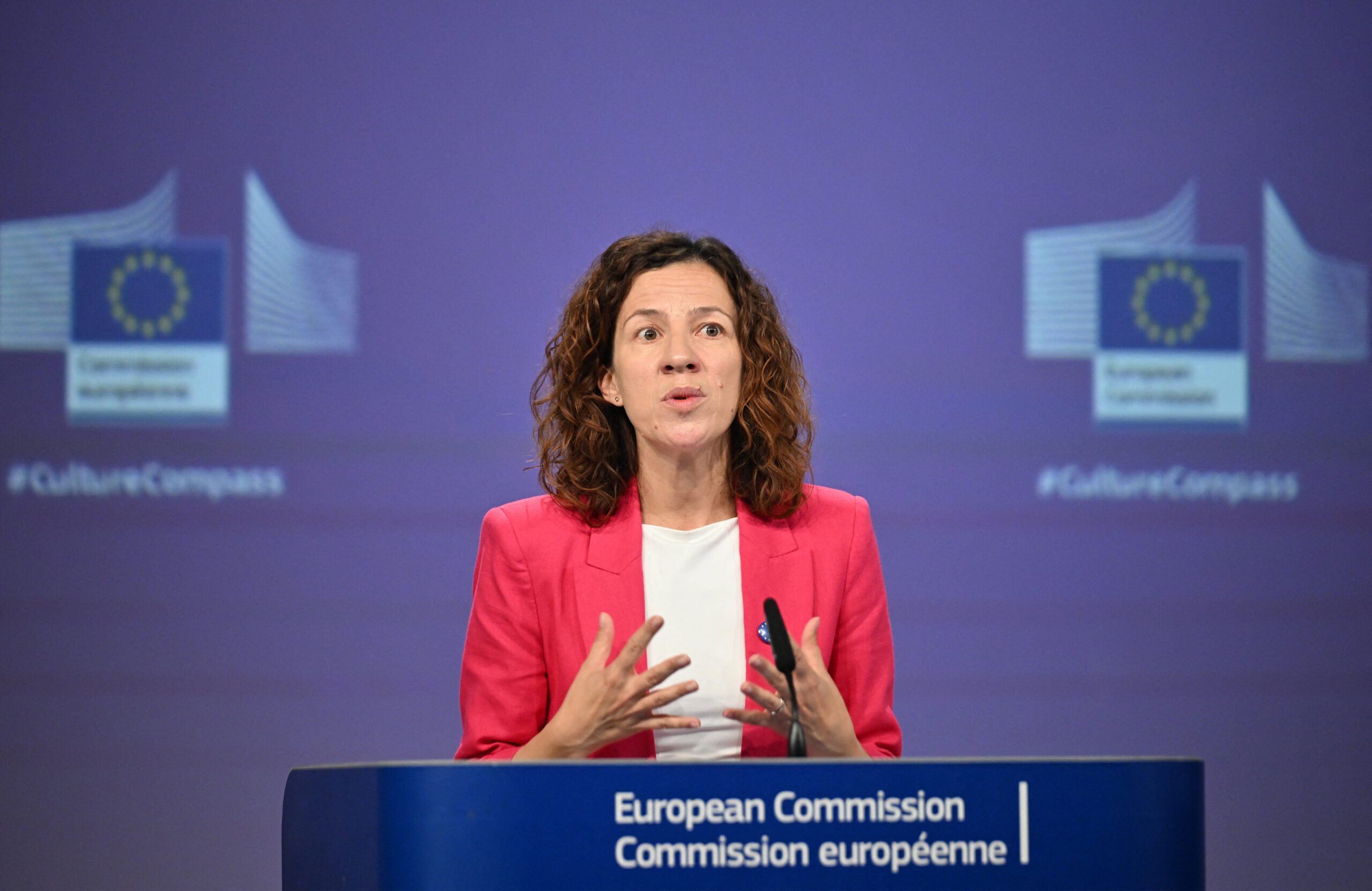 România solicită activarea mecanismului UE de protecție civilă pentru repatrierea cetățenilor afectați de conflictul din Ucraina România se află printre statele europene care au cerut oficial activarea mecanismului de protecție civilă al Uniunii Europene pentru sprijinirea cetățenilor români și ai altor naționalități aflați în zonele de război