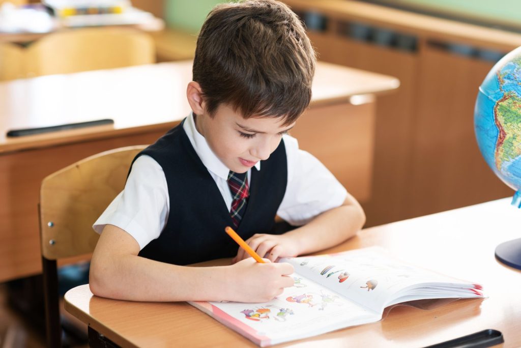 Studiu: Elevii trebuie să înceapă școala mai târziu pentru beneficii evidente