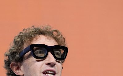 Autoritățile britanice de protecție a datelor reacționează dur după dezvăluirile privind colectarea și procesarea imaginilor și videoclipurilor realizate de ochelarii inteligenți Ray-Ban, produși de Meta