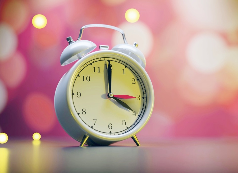 România va trece la ora de vară în noaptea de 28 spre 29 martie 2026, schimbare care va fi resimțită imediat de către toți cetățenii