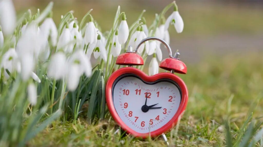 Schimbarea de oră revine în România într-un moment în care efectele asupra organismului uman și asupra societății devin din ce în ce mai discutate