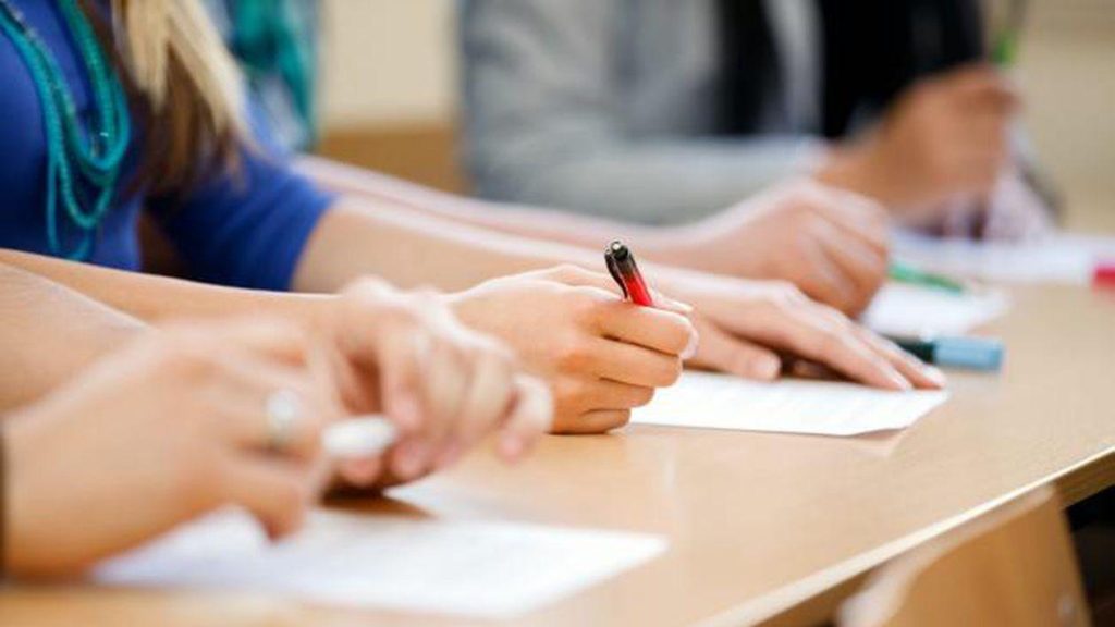 Simulările examenelor naționale rămân un instrument esențial pentru pregătirea elevilor, susține ministrul Educației, Mihai Dimian