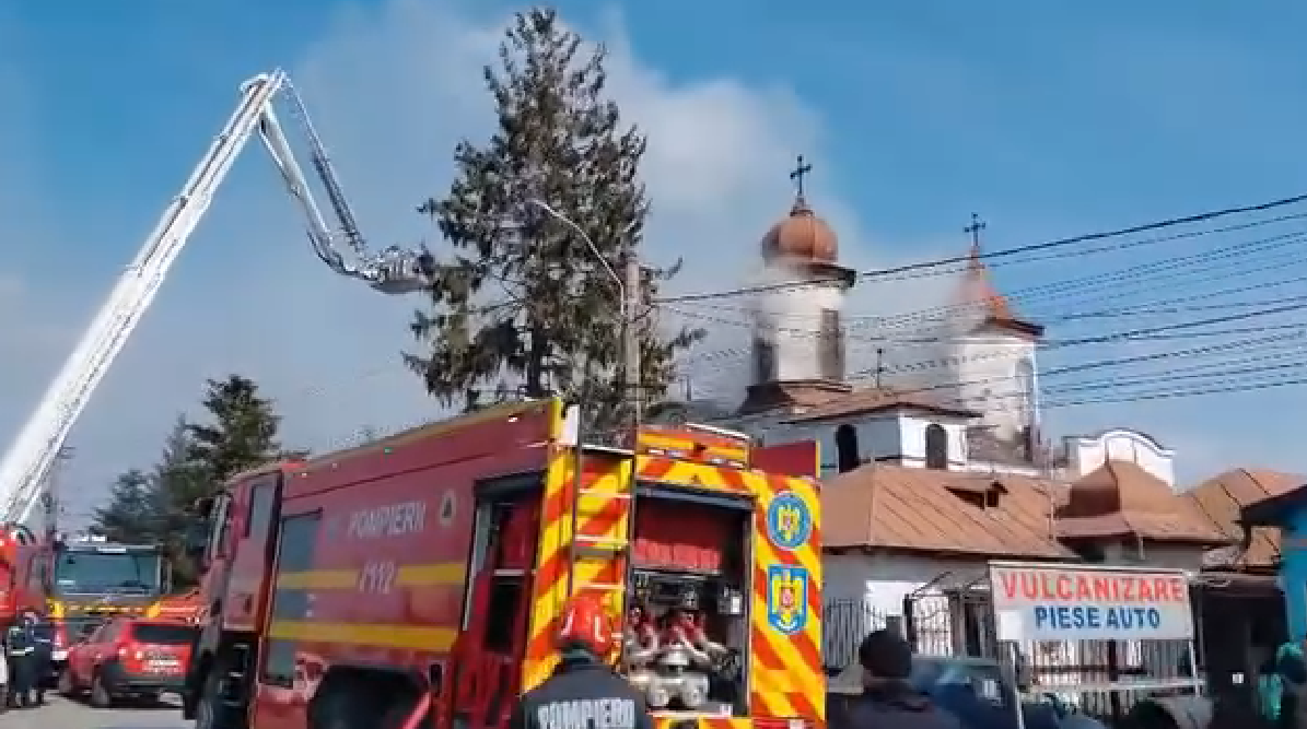 Incendiu la biserica istorică din Puchenii Moșneni: traficul pe DN1, restricționat pentru siguranța publică Un incendiu izbucnit la turla unei biserici din satul Puchenii Moșneni, județul Prahova, a generat un semnal de alarmă în această dimineață